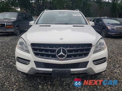 Piąte zdjęcie samochodu w środku: 2015 MERCEDES-BENZ ML 350 4MATIC VIN:4JGDA5HB3FA542029 - miniatura