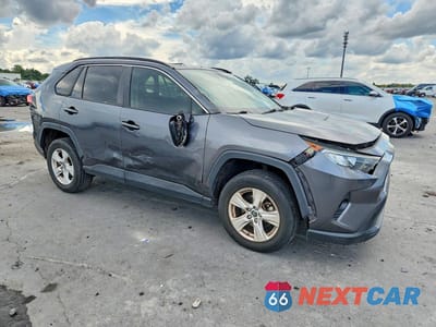Czwarte zdjęcie samochodu z boku: 2019 TOYOTA RAV4 XLE VIN:JTMW1RFV4KD025915 - miniatura