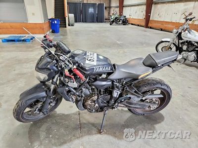 Trzecie zdjęcie samochodu z tyłu: 2018 YAMAHA MT07 VIN:JYARM27E9JA001373 - miniatura