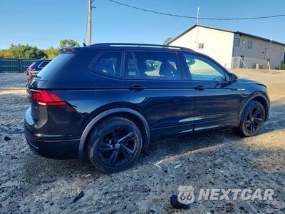 Trzecie zdjęcie samochodu z tyłu: 2024 VOLKSWAGEN TIGUAN SE R-LINE BLACK VIN:3VV8B7AXXRM009172 - miniatura