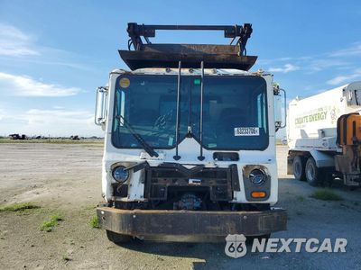 Piąte zdjęcie samochodu w środku: 2011 MACK MRU613 REFUSE TRUCK VIN:1M2AV04C5BM008077 - miniatura