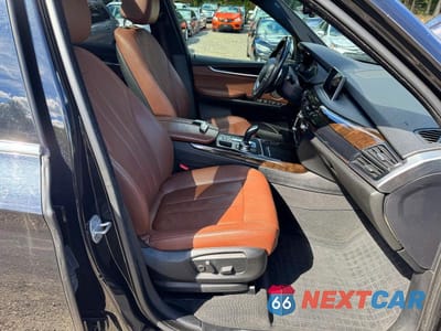 Piąte zdjęcie samochodu w środku: 2018 BMW X5 XDRIVE35I VIN:5UXKR0C54JL071982 - miniatura