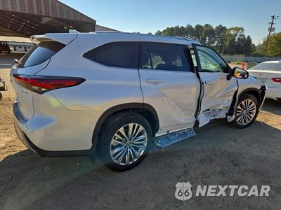 Trzecie zdjęcie samochodu z tyłu: 2025 TOYOTA HIGHLANDER HYBRID PLATINUM VIN:5TDEBRCH2SS680487 - miniatura
