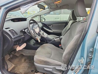 Zdjęcie 7 z 12 samochodu: 2014 TOYOTA PRIUS TWO VIN:JTDKN3DU1E1750906 - miniatura