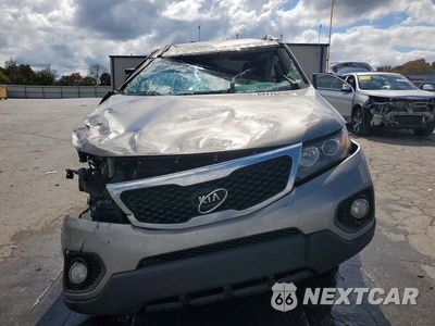 Piąte zdjęcie samochodu w środku: 2013 KIA SORENTO LX VIN:5XYKT3A61DG370247 - miniatura
