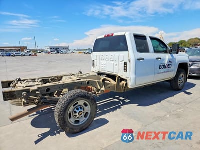 Trzecie zdjęcie samochodu z tyłu: 2018 CHEVROLET SILVERADO C2500 HEAVY DUTY VIN:1GC2CUEG1JZ198727 - miniatura