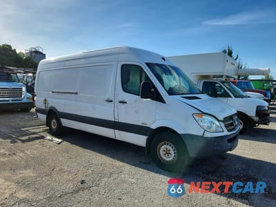 Czwarte zdjęcie samochodu z boku: 2011 MERCEDES-BENZ SPRINTER 2500 VIN:WD3PE8CB1B5591841 - miniatura
