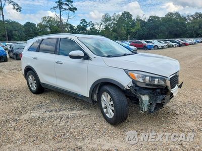 Czwarte zdjęcie samochodu z boku: 2017 KIA SORENTO LX VIN:5XYPG4A35HG284192 - miniatura