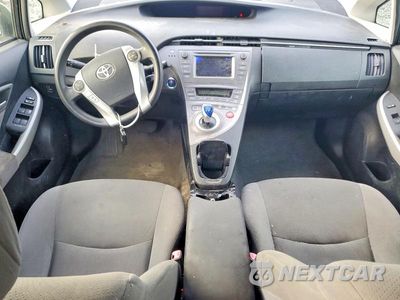 Zdjęcie 8 z 12 samochodu: 2013 TOYOTA PRIUS TWO VIN:JTDKN3DU5D5542521 - miniatura