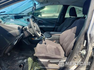 Zdjęcie 7 z 12 samochodu: 2018 TOYOTA PRIUS TWO ECO VIN:JTDKARFU6J3068050 - miniatura