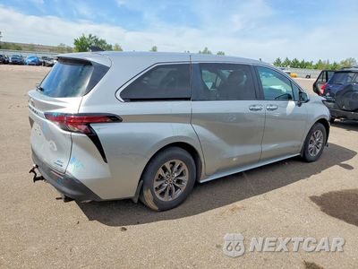 Trzecie zdjęcie samochodu z tyłu: 2021 TOYOTA SIENNA XLE VIN:5TDYSKFCXMS014615 - miniatura