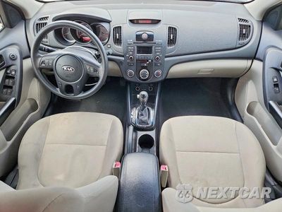 Zdjęcie 8 z 12 samochodu: 2011 KIA FORTE EX VIN:KNAFU4A26B5891565 - miniatura
