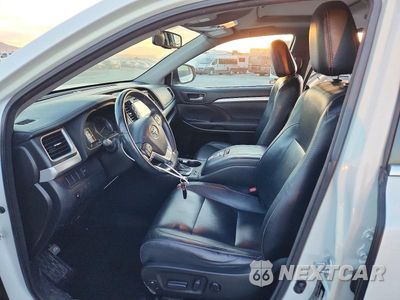 Zdjęcie 7 z 13 samochodu: 2016 TOYOTA HIGHLANDER XLE VIN:5TDKKRFH1GS171562 - miniatura