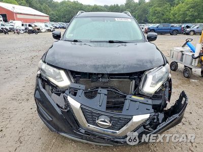 Piąte zdjęcie samochodu w środku: 2017 NISSAN ROGUE S VIN:5N1AT2MV5HC818360 - miniatura
