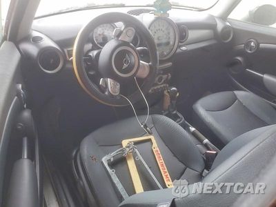 Zdjęcie 8 z 12 samochodu: 2009 MINI COOPER VIN:WMWMF33549TW75965 - miniatura