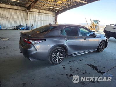 Trzecie zdjęcie samochodu z tyłu: 2022 TOYOTA CAMRY SE VIN:4T1G11AK0NU704129 - miniatura