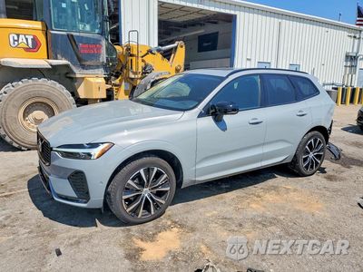 2025 VOLVO XC60 PLUS YV4M12RC3S1074868 - główne zdjęcie licytacji z USA - miniatura