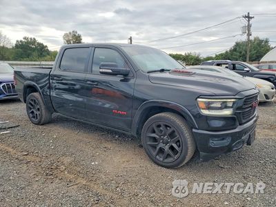 Czwarte zdjęcie samochodu z boku: 2019 RAM 1500 LARAMIE VIN:1C6SRFJT6KN811051 - miniatura