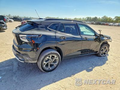 Trzecie zdjęcie samochodu z tyłu: 2026 CHEVROLET TRAX 1LT VIN:KL77LHEP6TC065963 - miniatura