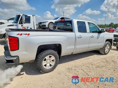 Trzecie zdjęcie samochodu z tyłu: 2018 CHEVROLET SILVERADO K1500 LT VIN:1GCVKREH6JZ294424 - miniatura