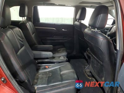 Zdjęcie 11 z 14 samochodu: 2019 TOYOTA HIGHLANDER SE VIN:5TDJZRFH6KS602798 - miniatura