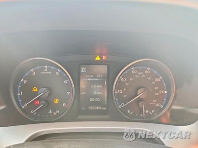 Zdjęcie 9 z 13 samochodu: 2017 TOYOTA RAV4 LE VIN:JTMZFREV5HJ136094 - miniatura