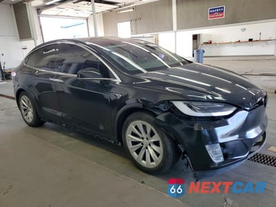 Czwarte zdjęcie samochodu z boku: 2017 TESLA MODEL X VIN:5YJXCBE2XHF049392 - miniatura