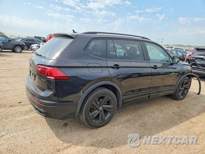 Trzecie zdjęcie samochodu z tyłu: 2023 VOLKSWAGEN TIGUAN SE R-LINE BLACK VIN:3VV8B7AX6PM022031 - miniatura