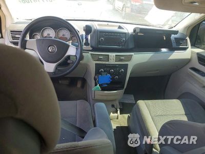 Zdjęcie 8 z 13 samochodu: 2010 VOLKSWAGEN ROUTAN S VIN:2V4RW4D13AR354138 - miniatura