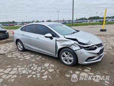 Czwarte zdjęcie samochodu z boku: 2018 CHEVROLET CRUZE LT VIN:1G1BE5SM4J7169205 - miniatura