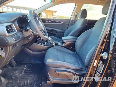 Zdjęcie 7 z 13 samochodu: 2018 KIA SORENTO L VIN:5XYPG4A38JG426928 - miniatura