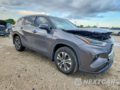 Czwarte zdjęcie samochodu z boku: 2021 TOYOTA HIGHLANDER XLE VIN:5TDHZRBHXMS114994 - miniatura