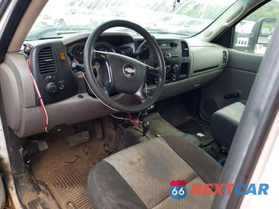 Zdjęcie 8 z 12 samochodu: 2007 CHEVROLET SILVERADO K2500 HEAVY DUTY VIN:1GCHK29647E530064 - miniatura