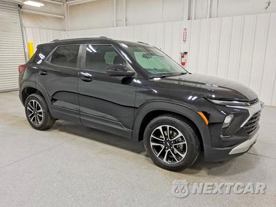 Czwarte zdjęcie samochodu z boku: 2024 CHEVROLET TRAILBLAZER LT VIN:KL79MPSL8RB067357 - miniatura