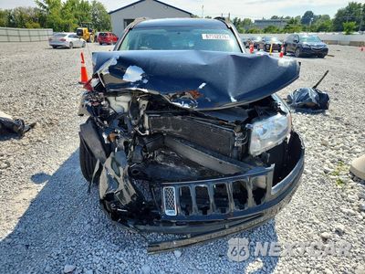 Piąte zdjęcie samochodu w środku: 2017 JEEP COMPASS LATITUDE VIN:1C4NJCEAXHD157013 - miniatura