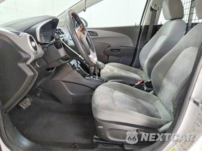 Zdjęcie 7 z 13 samochodu: 2018 CHEVROLET SONIC VIN:1G1JG6SH2J4105180 - miniatura