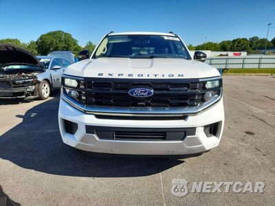 Piąte zdjęcie samochodu w środku: 2025 FORD EXPEDITION PLATINUM VIN:1FMJU1M87SEA07916 - miniatura