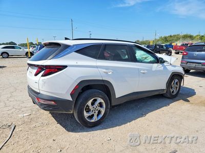 Trzecie zdjęcie samochodu z tyłu: 2024 HYUNDAI TUCSON SEL VIN:5NMJBCDE8RH365478 - miniatura