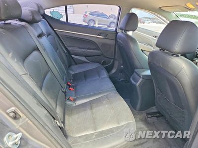 Zdjęcie 10 z 13 samochodu: 2019 HYUNDAI ELANTRA LIMITED VIN:5NPD84LF0KH415536 - miniatura