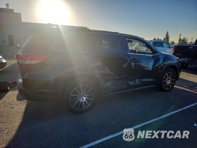Trzecie zdjęcie samochodu z tyłu: 2017 TOYOTA HIGHLANDER SE VIN:5TDKZRFH2HS210821 - miniatura