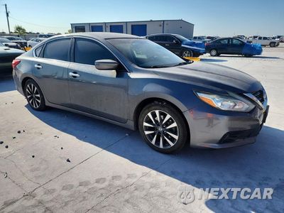 Czwarte zdjęcie samochodu z boku: 2017 NISSAN ALTIMA 2.5 SV VIN:1N4AL3AP5HC193657 - miniatura