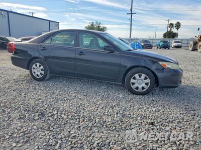 Czwarte zdjęcie samochodu z boku: 2002 TOYOTA CAMRY LE VIN:4T1BE32K52U024442 - miniatura