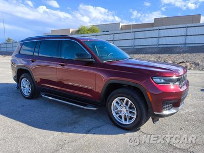 Czwarte zdjęcie samochodu z boku: 2024 JEEP GRAND CHEROKEE L LAREDO VIN:1C4RJKAG7R8921996 - miniatura