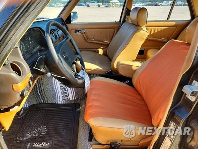 Zdjęcie 7 z 12 samochodu: 1981 MERCEDES-BENZ 300 D VIN:WDBAB30A1BB240835 - miniatura