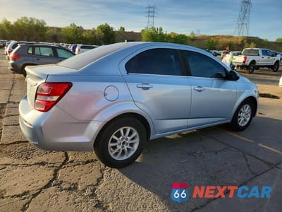 Trzecie zdjęcie samochodu z tyłu: 2017 CHEVROLET SONIC LT VIN:1G1JD5SBXH4122947 - miniatura