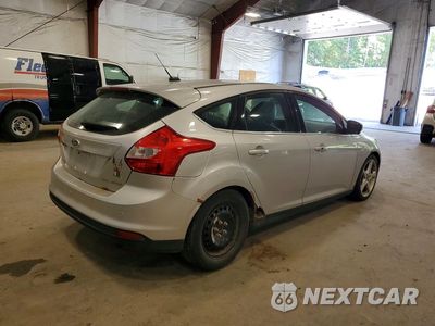 Trzecie zdjęcie samochodu z tyłu: 2014 FORD FOCUS TITANIUM VIN:1FADP3N28EL257251 - miniatura