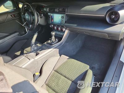 Zdjęcie 8 z 13 samochodu: 2023 TOYOTA GR86 BASE VIN:JF1ZNBC11P8763977 - miniatura