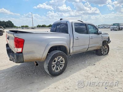 Trzecie zdjęcie samochodu z tyłu: 2017 TOYOTA TACOMA SR5 V6 VIN:5TFCZ5AN0HX074029 - miniatura