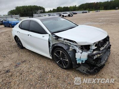 Czwarte zdjęcie samochodu z boku: 2019 TOYOTA CAMRY XSE VIN:4T1B61HK3KU753094 - miniatura
