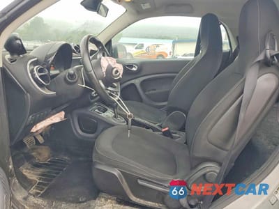 Zdjęcie 7 z 12 samochodu: 2016 SMART FORTWO VIN:WMEFJ5DA8GK051558 - miniatura